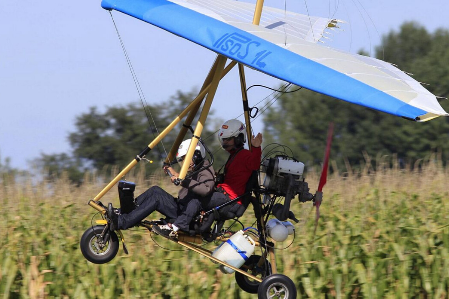 © Air-ULM - De tous les appareils de l'aviation légère et ultralégère, le pendulaire bénéficie du système de commande le plus simple: le pilote agit directement sur l'aile en déplaçant le trapèze.