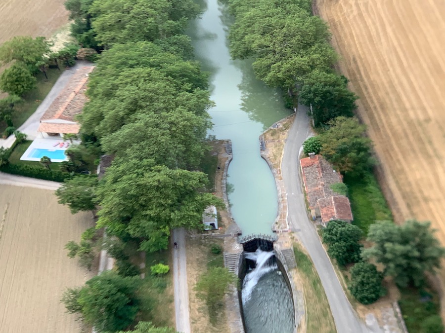 Une écluse du canal